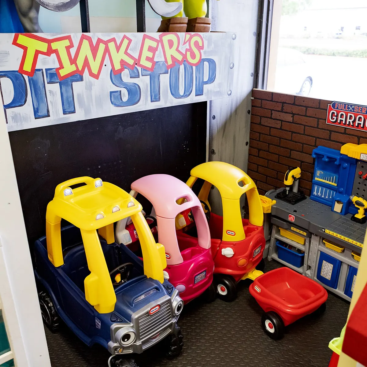 Tinker's Pit Stop at Millie Moo's — ride-in cars and a pretend garage